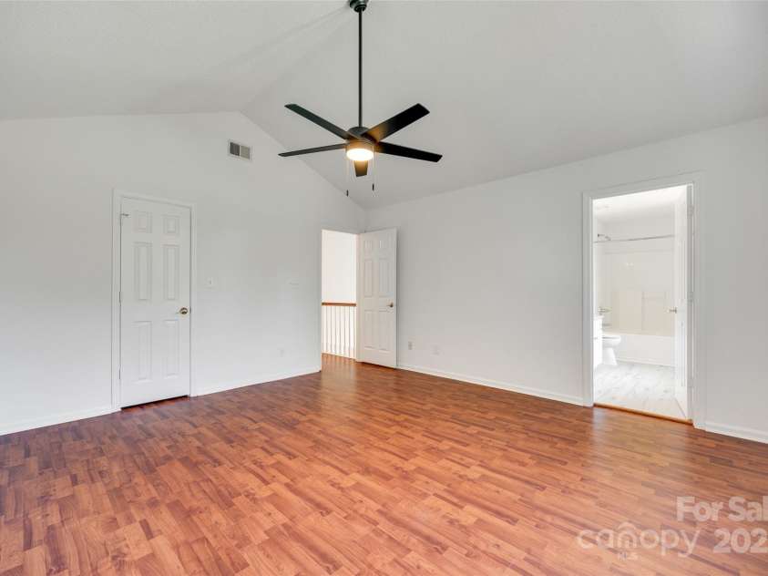 2830 Grosbeak Lane, Charlotte, NC 28269.  MLS# CAR4273887, YatesRealty ID 22163. 