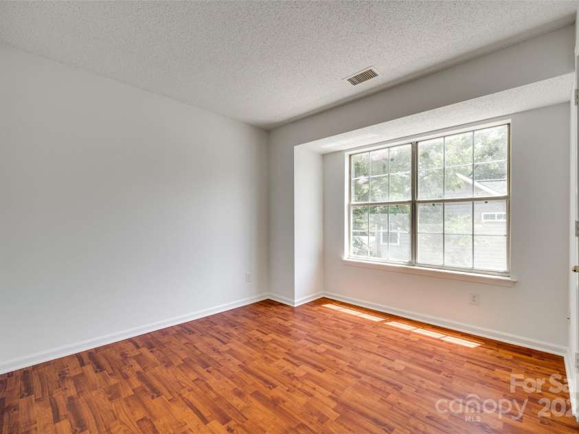 2830 Grosbeak Lane, Charlotte, NC 28269.  MLS# CAR4273887, YatesRealty ID 22163. 