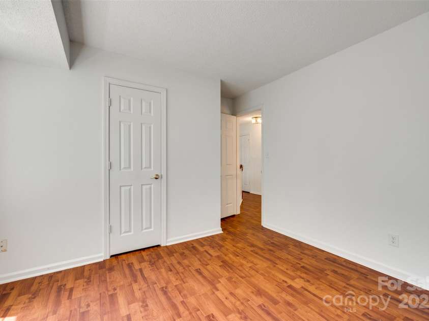 2830 Grosbeak Lane, Charlotte, NC 28269.  MLS# CAR4273887, YatesRealty ID 22163. 