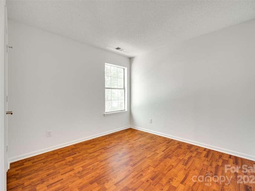 2830 Grosbeak Lane, Charlotte, NC 28269.  MLS# CAR4273887, YatesRealty ID 22163. 