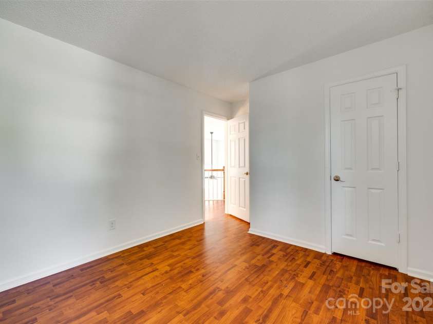 2830 Grosbeak Lane, Charlotte, NC 28269.  MLS# CAR4273887, YatesRealty ID 22163. 