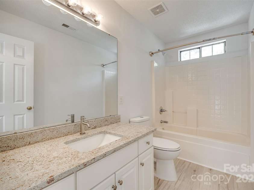 2830 Grosbeak Lane, Charlotte, NC 28269.  MLS# CAR4273887, YatesRealty ID 22163. 