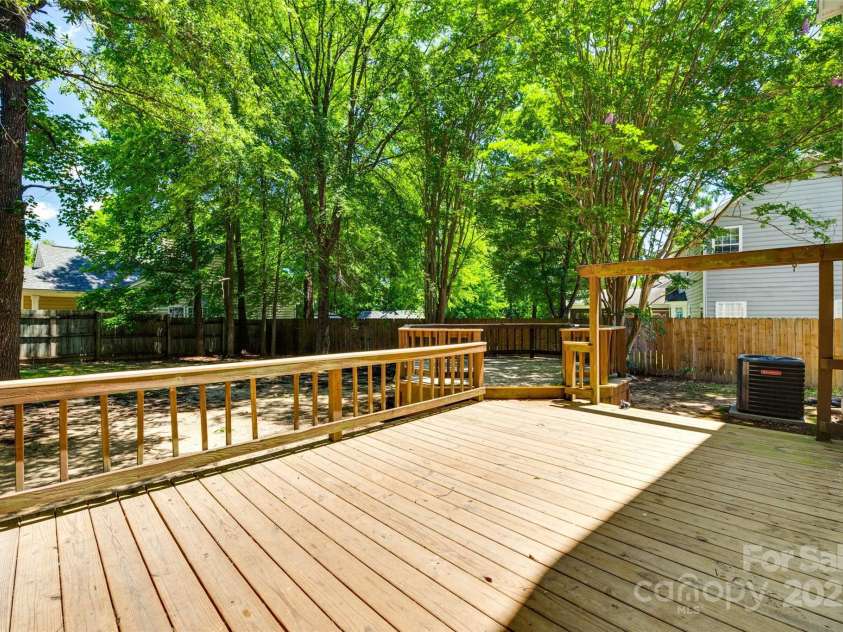 2830 Grosbeak Lane, Charlotte, NC 28269.  MLS# CAR4273887, YatesRealty ID 22163. 