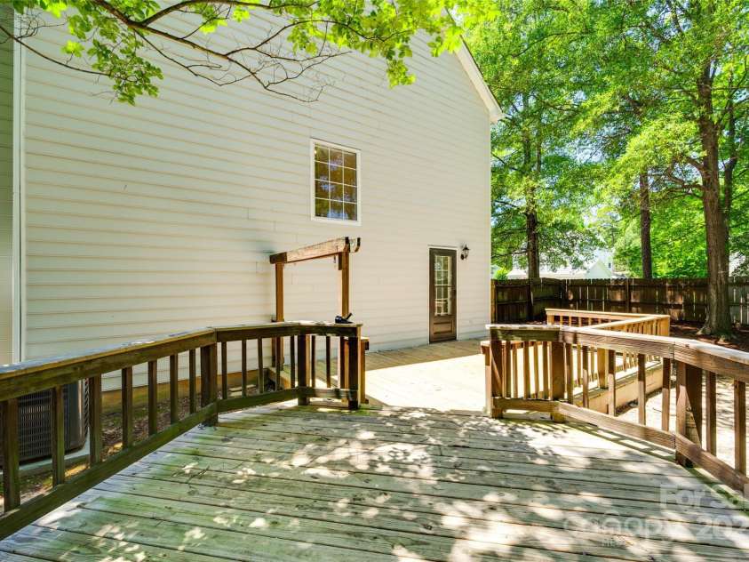 2830 Grosbeak Lane, Charlotte, NC 28269.  MLS# CAR4273887, YatesRealty ID 22163. 