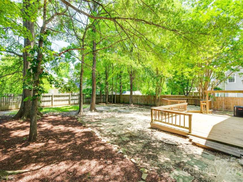 2830 Grosbeak Lane, Charlotte, NC 28269.  MLS# CAR4273887, YatesRealty ID 22163. 