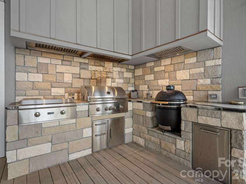 5907 Kiowa Road, Clover, SC 29710.  MLS# CAR4368732, YatesRealty ID 22165. 