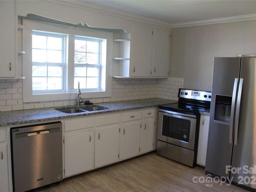 201 Park Avenue, Mount Holly, NC 28120.  MLS# CAR4273349, YatesRealty ID 22166. 