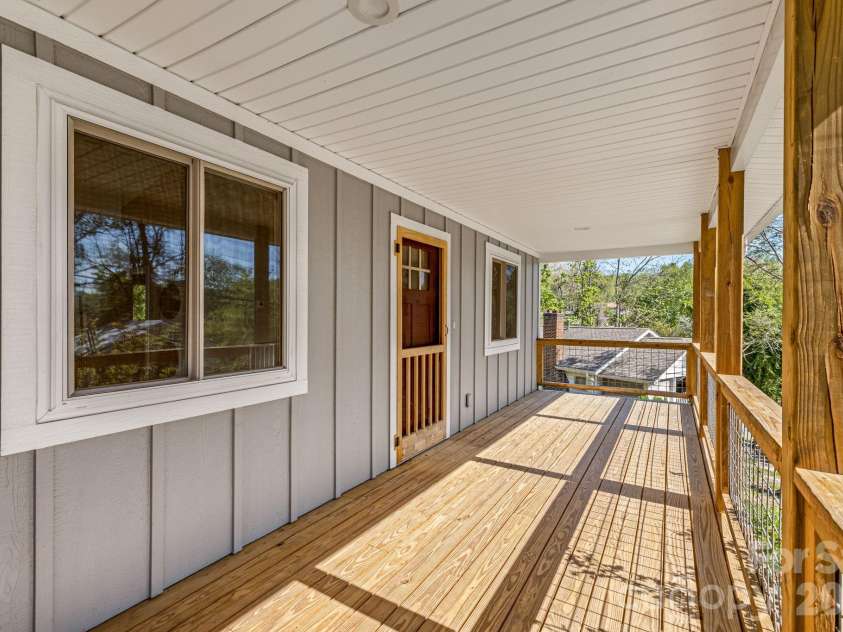 207 Hanover Street, Asheville, NC 28806.  MLS# CAR4369999, YatesRealty ID 22168. 