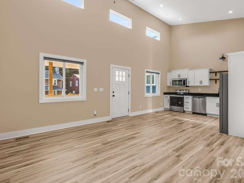 207 Hanover Street, Asheville, NC 28806.  MLS# CAR4369999, YatesRealty ID 22168. 