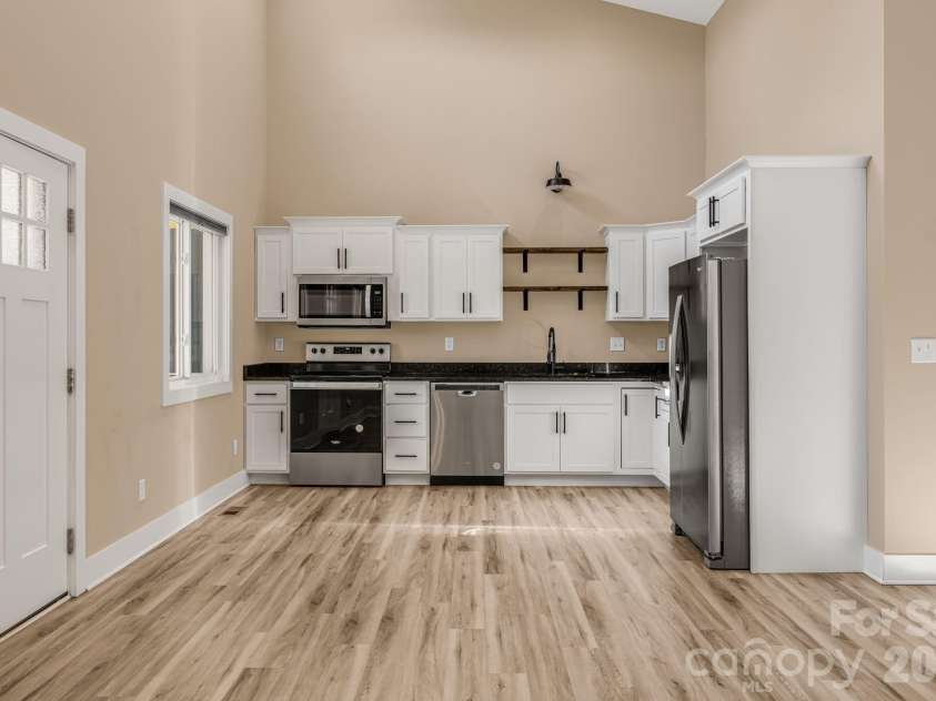207 Hanover Street, Asheville, NC 28806.  MLS# CAR4369999, YatesRealty ID 22168. 