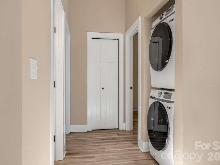 207 Hanover Street, Asheville, NC 28806.  MLS# CAR4369999, YatesRealty ID 22168. 