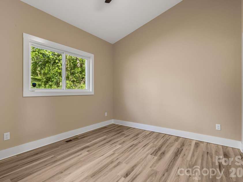 207 Hanover Street, Asheville, NC 28806.  MLS# CAR4369999, YatesRealty ID 22168. 