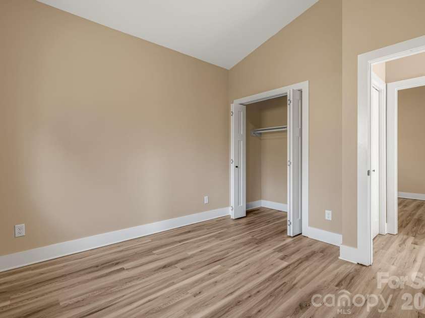 207 Hanover Street, Asheville, NC 28806.  MLS# CAR4369999, YatesRealty ID 22168. 