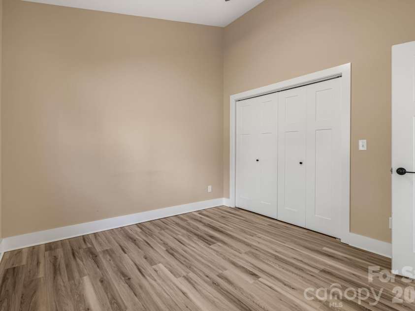 207 Hanover Street, Asheville, NC 28806.  MLS# CAR4369999, YatesRealty ID 22168. 