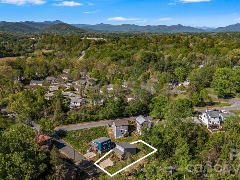 207 Hanover Street, Asheville, NC 28806.  MLS# CAR4369999, YatesRealty ID 22168. 