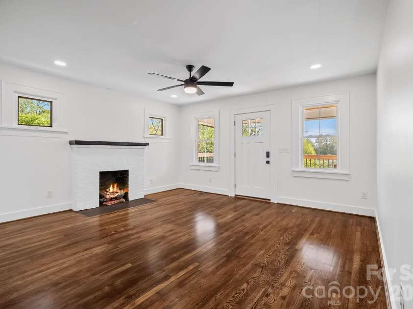 154 Laurel Loop, Asheville, NC 28806.  MLS# CAR4401401, YatesRealty ID 22169. 