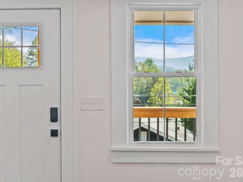 154 Laurel Loop, Asheville, NC 28806.  MLS# CAR4401401, YatesRealty ID 22169. 