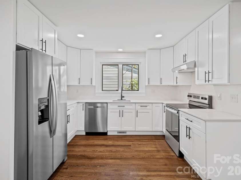 154 Laurel Loop, Asheville, NC 28806.  MLS# CAR4401401, YatesRealty ID 22169. 