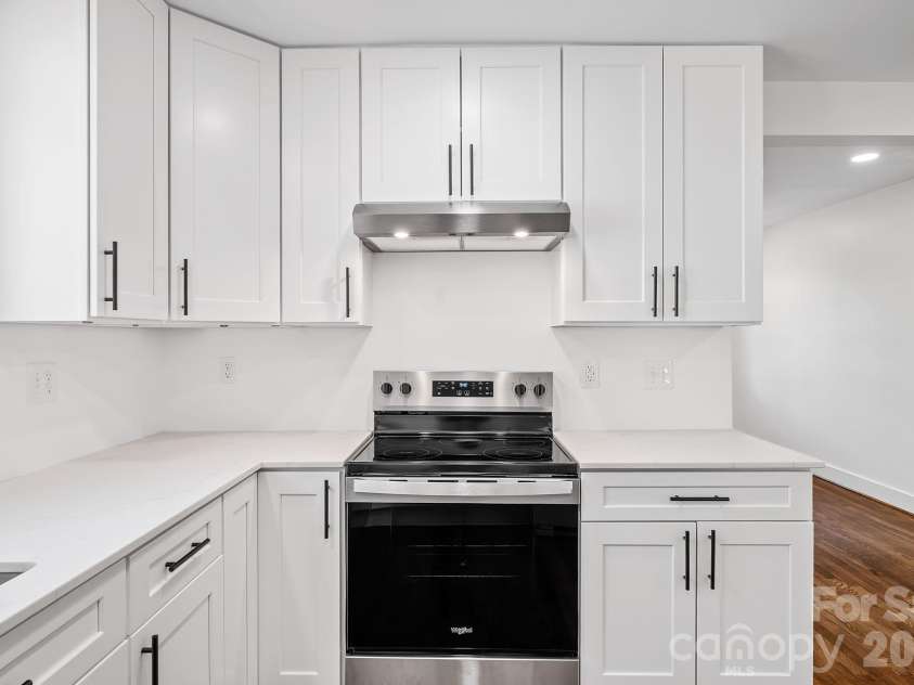 154 Laurel Loop, Asheville, NC 28806.  MLS# CAR4401401, YatesRealty ID 22169. 