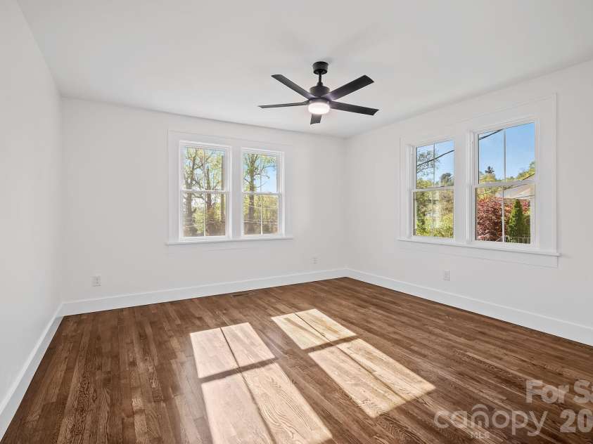 154 Laurel Loop, Asheville, NC 28806.  MLS# CAR4401401, YatesRealty ID 22169. 