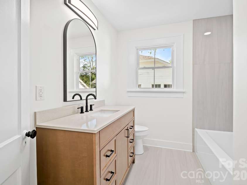 154 Laurel Loop, Asheville, NC 28806.  MLS# CAR4401401, YatesRealty ID 22169. 