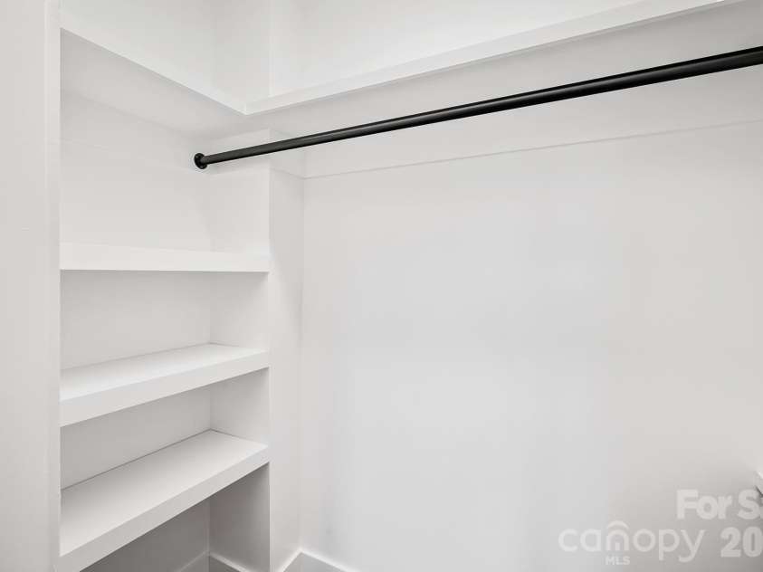 154 Laurel Loop, Asheville, NC 28806.  MLS# CAR4401401, YatesRealty ID 22169. 