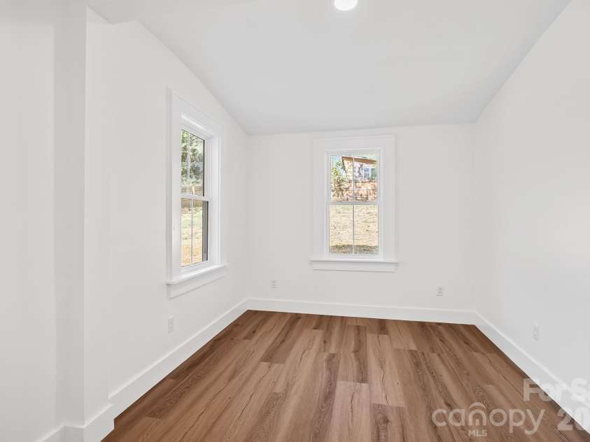 154 Laurel Loop, Asheville, NC 28806.  MLS# CAR4401401, YatesRealty ID 22169. 