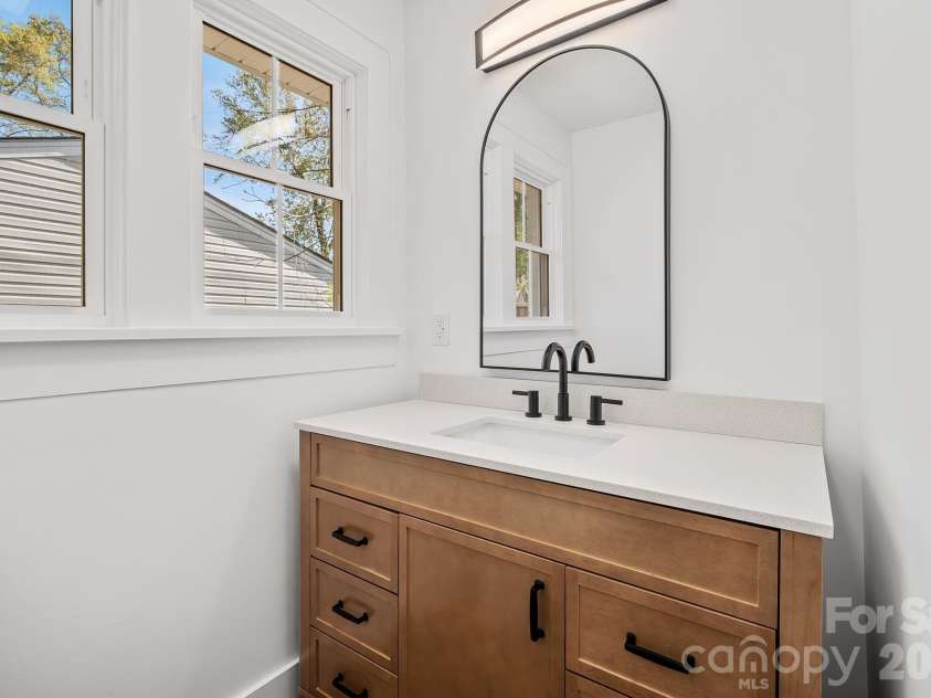154 Laurel Loop, Asheville, NC 28806.  MLS# CAR4401401, YatesRealty ID 22169. 