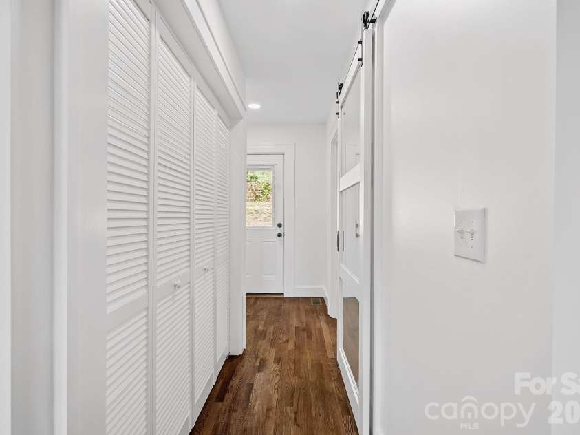 154 Laurel Loop, Asheville, NC 28806.  MLS# CAR4401401, YatesRealty ID 22169. 