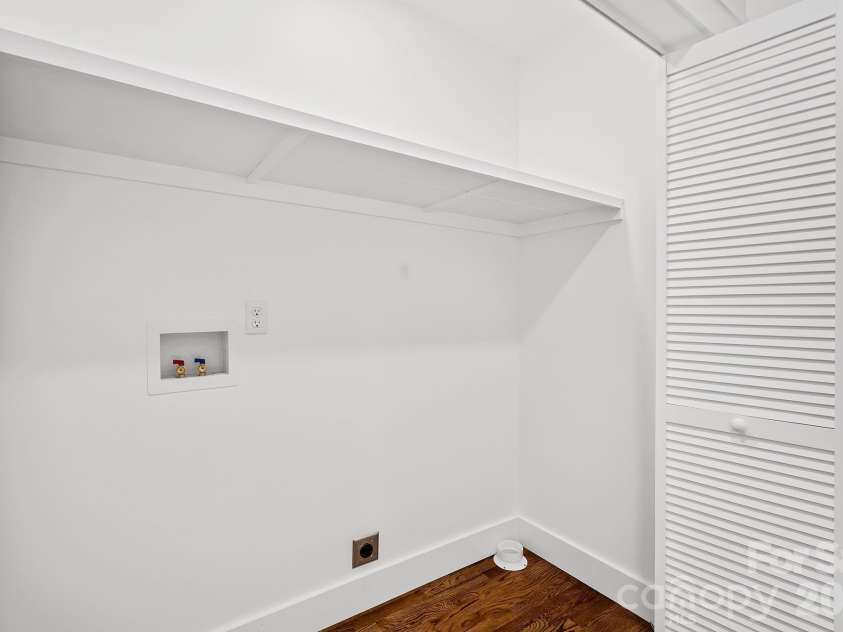 154 Laurel Loop, Asheville, NC 28806.  MLS# CAR4401401, YatesRealty ID 22169. 