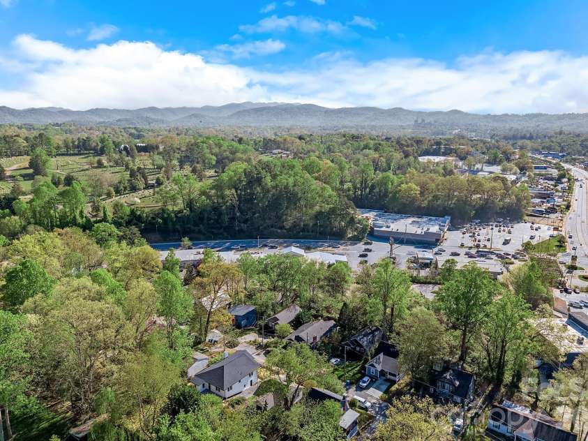 154 Laurel Loop, Asheville, NC 28806.  MLS# CAR4401401, YatesRealty ID 22169. 