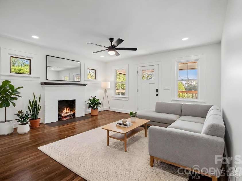 154 Laurel Loop, Asheville, NC 28806.  MLS# CAR4401401, YatesRealty ID 22169. Virtually Staged
