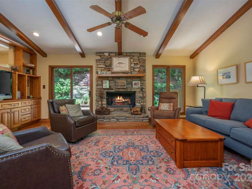 172 Overlook Drive, Flat Rock, NC 28731.  MLS# CAR4224391, YatesRealty ID 2217. Den