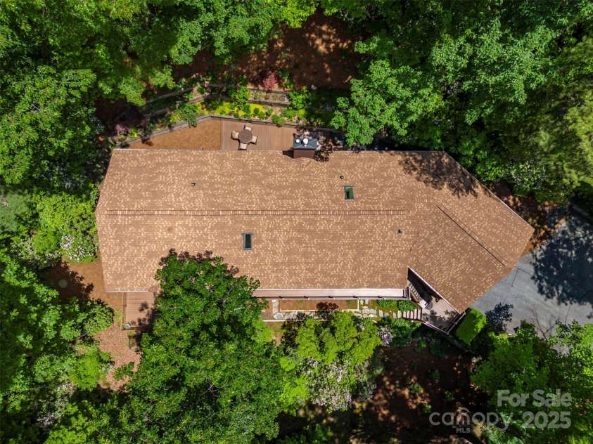 172 Overlook Drive, Flat Rock, NC 28731.  MLS# CAR4224391, YatesRealty ID 2217. Enjoy privacy at 172 Overlook!