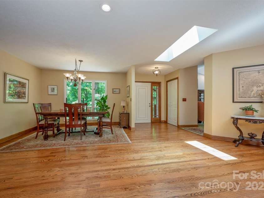 172 Overlook Drive, Flat Rock, NC 28731.  MLS# CAR4224391, YatesRealty ID 2217. Great room on main level