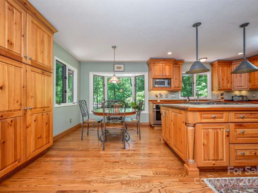 172 Overlook Drive, Flat Rock, NC 28731.  MLS# CAR4224391, YatesRealty ID 2217. Kitchen
