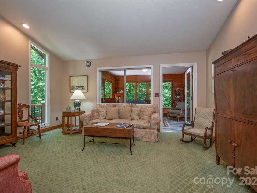 172 Overlook Drive, Flat Rock, NC 28731.  MLS# CAR4224391, YatesRealty ID 2217. Living Room