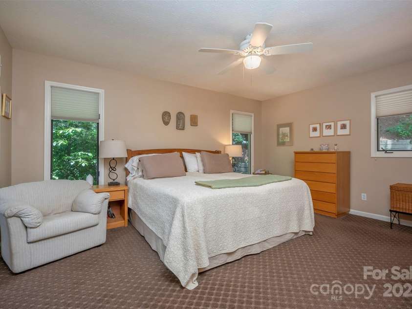 172 Overlook Drive, Flat Rock, NC 28731.  MLS# CAR4224391, YatesRealty ID 2217. Primary bedroom