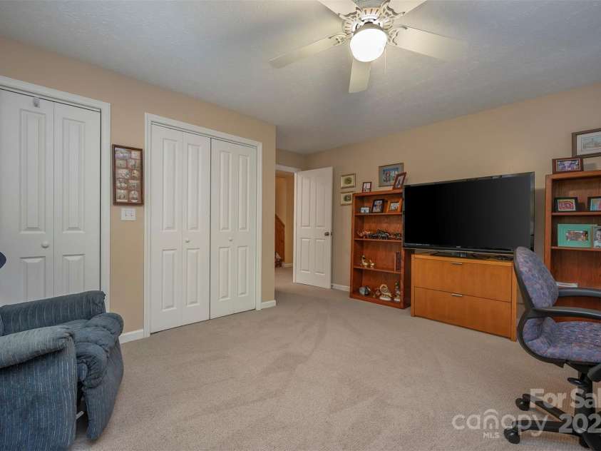 172 Overlook Drive, Flat Rock, NC 28731.  MLS# CAR4224391, YatesRealty ID 2217. Second bedroom