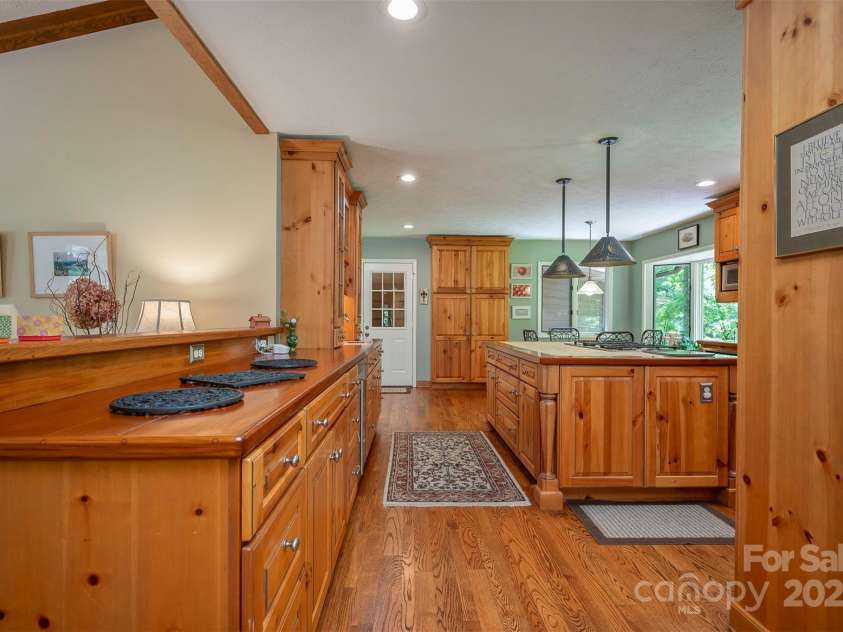 172 Overlook Drive, Flat Rock, NC 28731.  MLS# CAR4224391, YatesRealty ID 2217. View into kitchen
