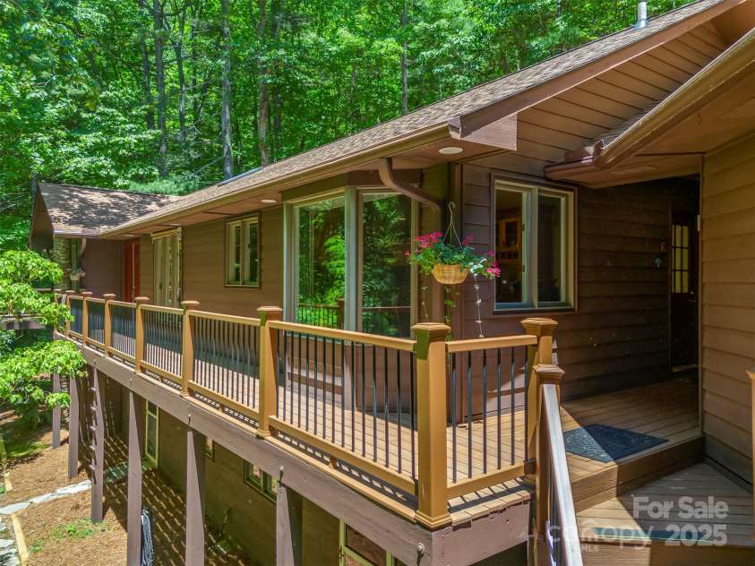 172 Overlook Drive, Flat Rock, NC 28731.  MLS# CAR4224391, YatesRealty ID 2217. Welcoming front porch