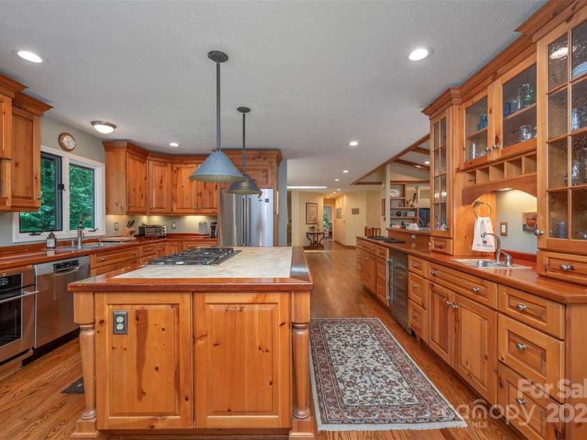 172 Overlook Drive, Flat Rock, NC 28731.  MLS# CAR4224391, YatesRealty ID 2217. Well-appointed kitchen with large island