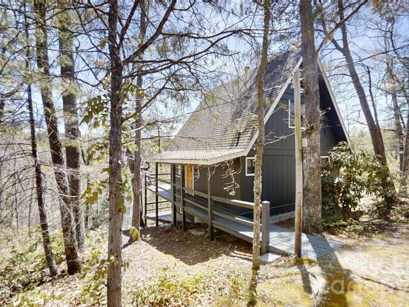 321 Doris Lisa View Drive, Hendersonville, NC 28792.  MLS# CAR4368931, YatesRealty ID 22170. 