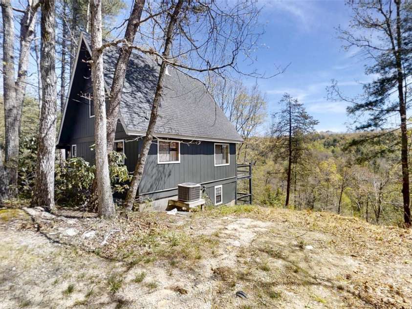 321 Doris Lisa View Drive, Hendersonville, NC 28792.  MLS# CAR4368931, YatesRealty ID 22170. 