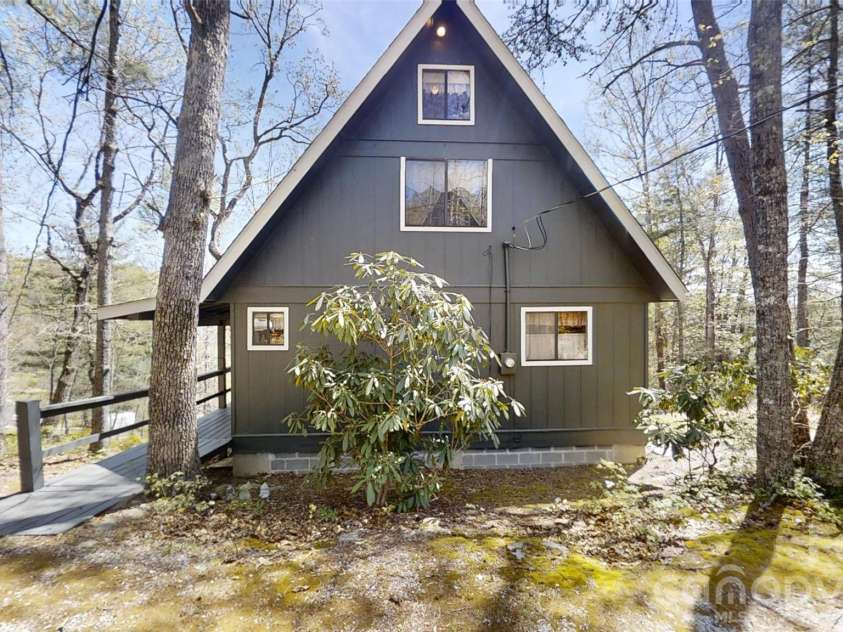 321 Doris Lisa View Drive, Hendersonville, NC 28792.  MLS# CAR4368931, YatesRealty ID 22170. 