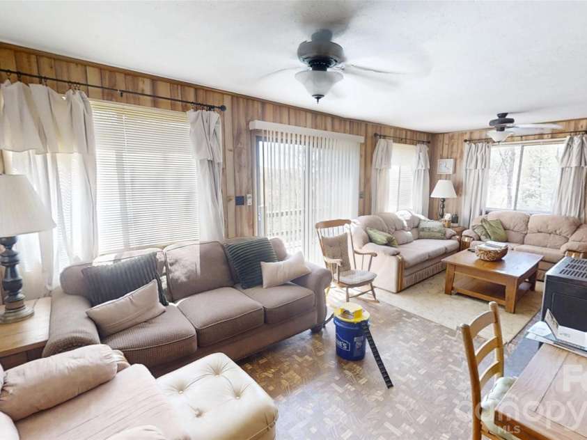 321 Doris Lisa View Drive, Hendersonville, NC 28792.  MLS# CAR4368931, YatesRealty ID 22170. 