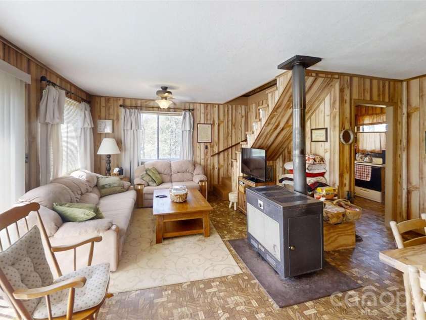 321 Doris Lisa View Drive, Hendersonville, NC 28792.  MLS# CAR4368931, YatesRealty ID 22170. 