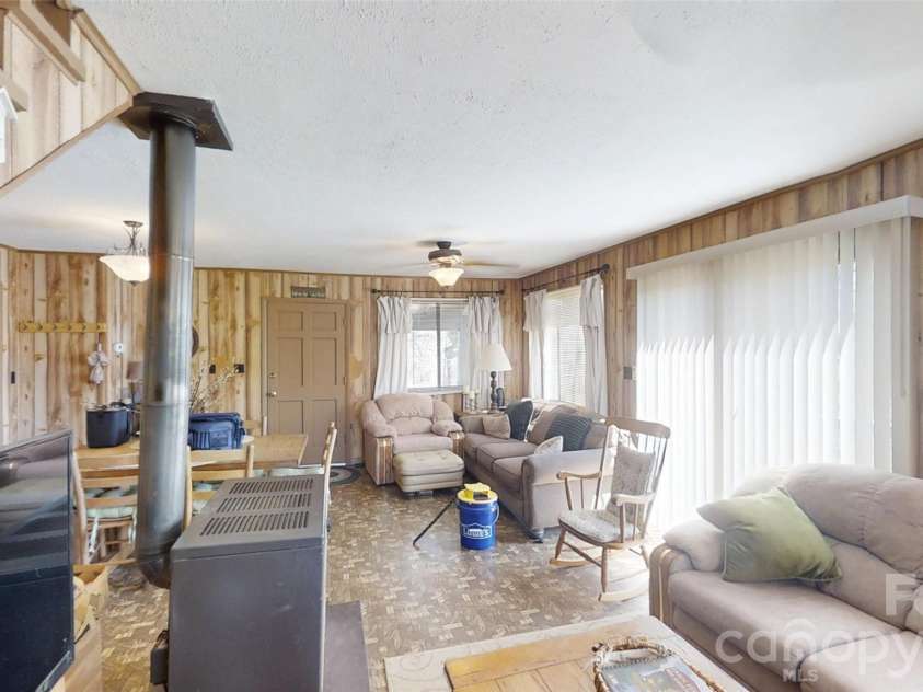 321 Doris Lisa View Drive, Hendersonville, NC 28792.  MLS# CAR4368931, YatesRealty ID 22170. 