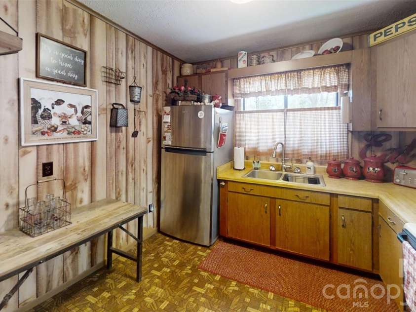 321 Doris Lisa View Drive, Hendersonville, NC 28792.  MLS# CAR4368931, YatesRealty ID 22170. 