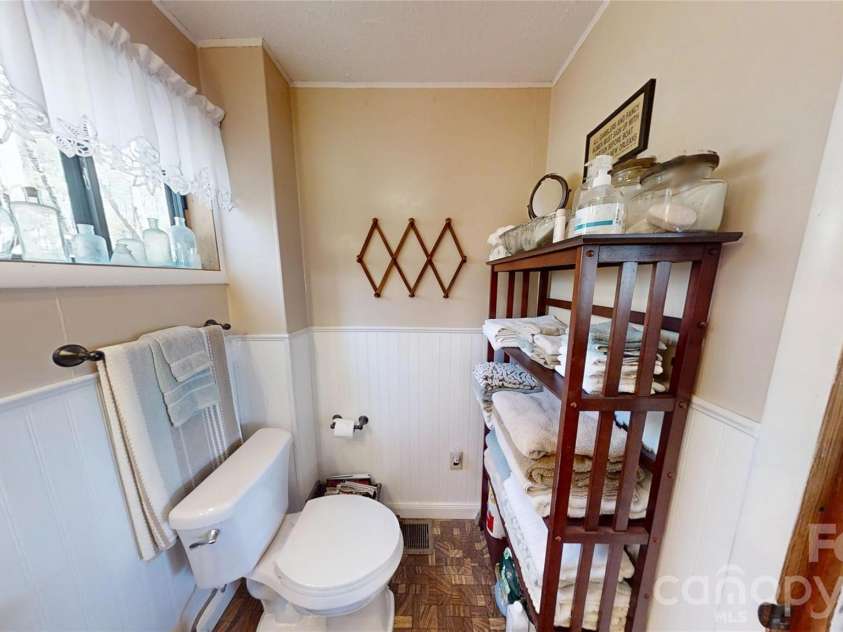 321 Doris Lisa View Drive, Hendersonville, NC 28792.  MLS# CAR4368931, YatesRealty ID 22170. 